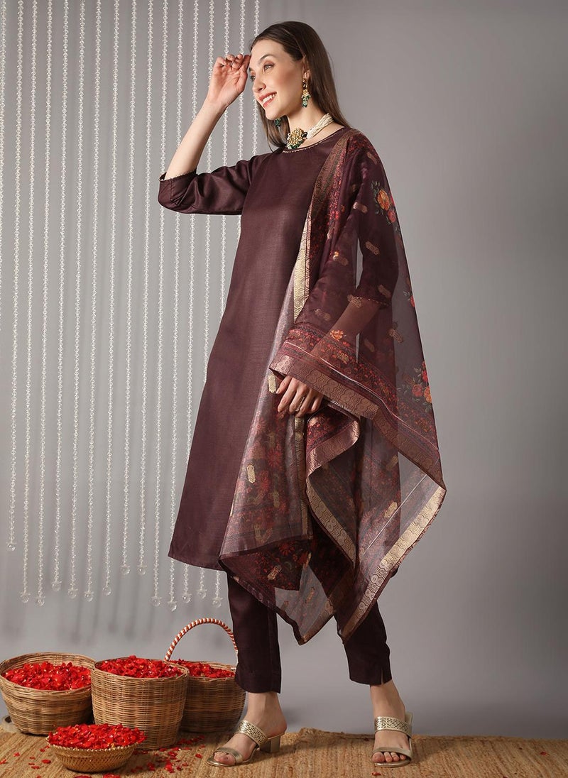 Globus Women Wine Gotta Lace Detail Round Neck Straight Kurta With Pants & Allover Floral Print Dupatta Festive Set - Image 3